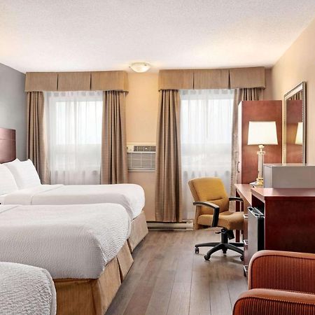 Days Inn By Wyndham Fredericton Exterior photo